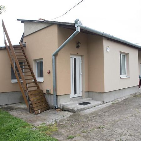 Ubytovani Sykora Apartments Velky Meder Luaran gambar